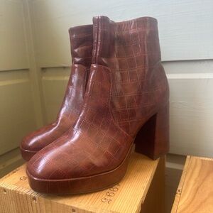 Bamboo Ankle Boots Women’s Size 10 Brown Faux Leather Block Heel NWOT